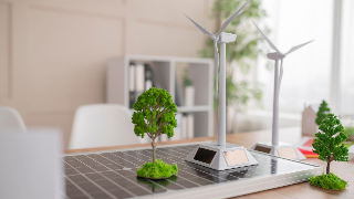 Fotovoltaico per le Aziende: Dall’Emergenza Energetica a Vantaggio Competitivo